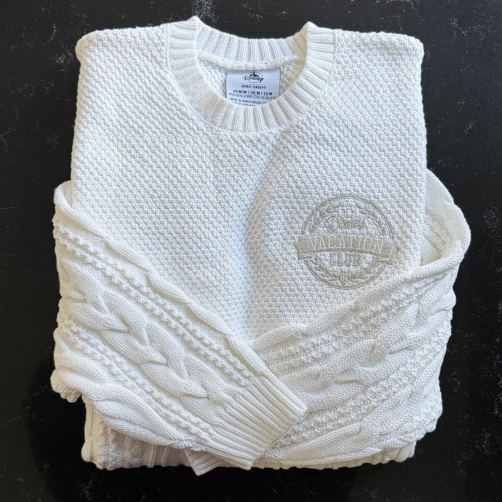 Disney Vacation Club White Crew Spirit Jersey M